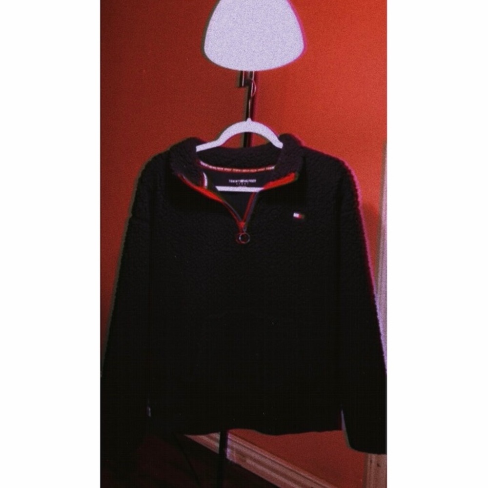 •Cute Tommy Hilfiger sweater•